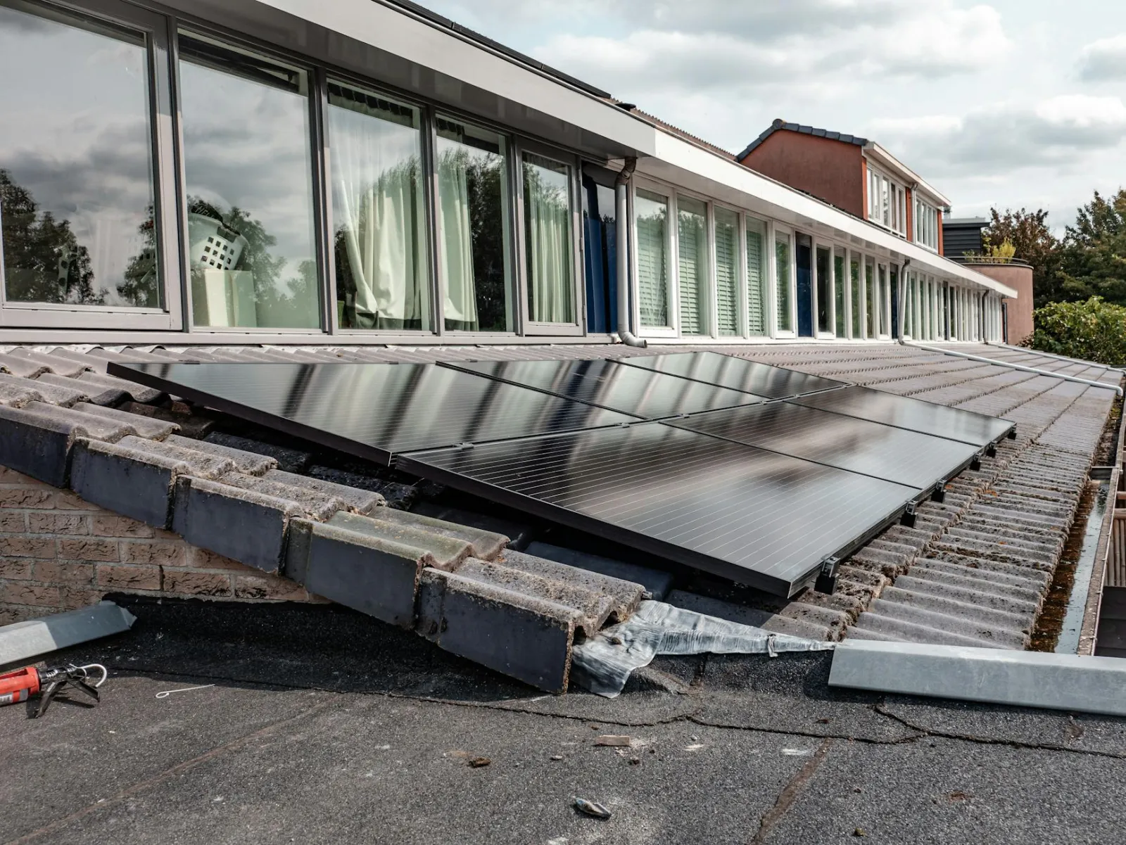 Zonnepanelen op Plat Dak Utrecht: Kosten & Subsidie